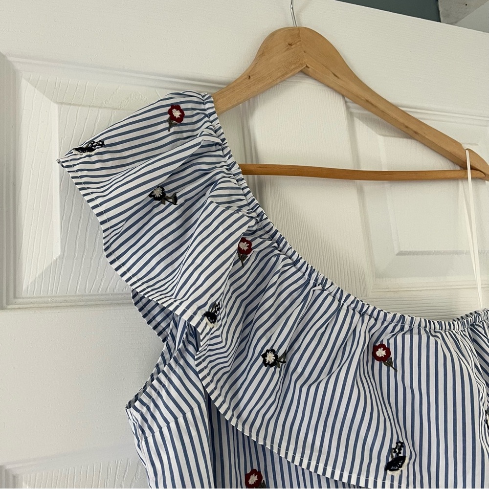 Sold yard sale Abercrombie & Fitch One Shoulder Striped Blouse Floral Embroid - Picture 3 of 5